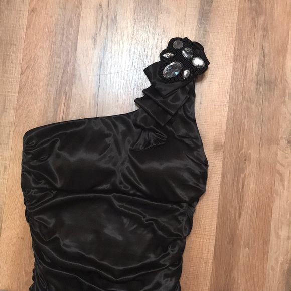 ✨RUBY ROX FORMAL DRESS WITH SHOULDER STONES✨ - Picture 2 of 4